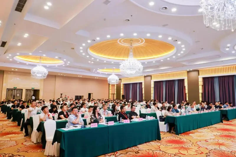 Quangong Machinery Co., Ltd.k Ikatza Oinarritutako Hondakin Solidoen Erabilera Integralari buruzko Truke Teknikoko 4. Konferentzian parte hartzen du